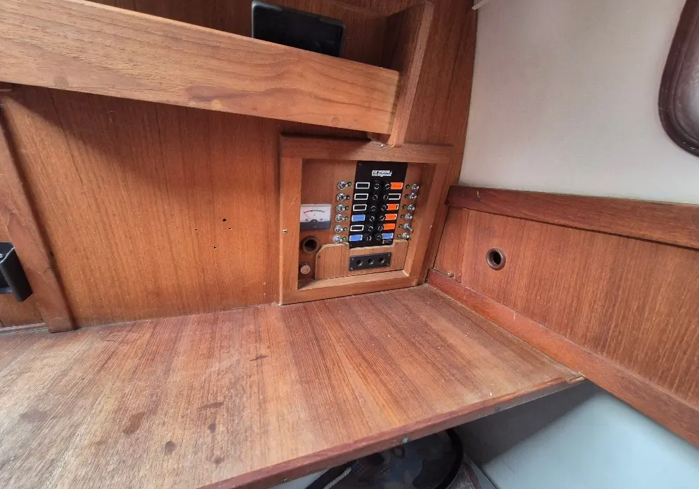 Neptun 20 Segelboot Kajüte mit Langkoje, Polster und Elektro-Panel – Boot gebraucht zu verkaufen