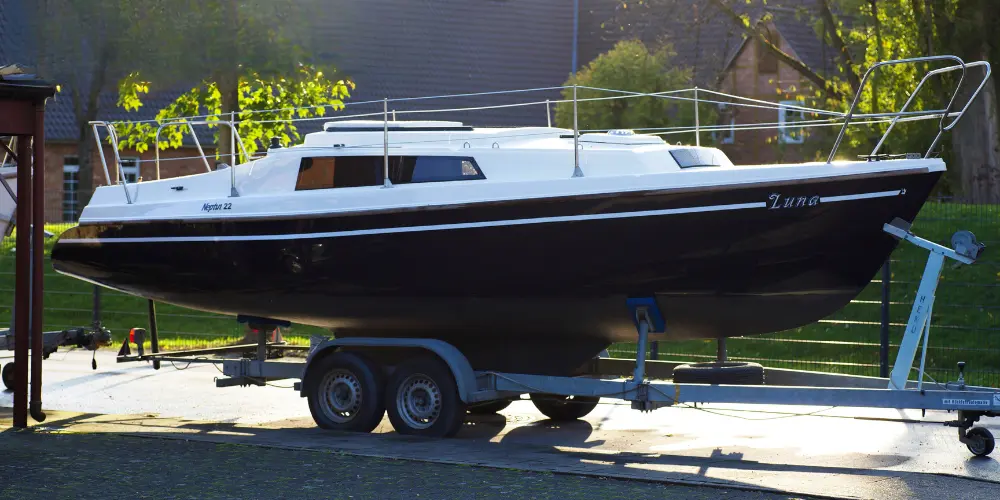 Neptun 22 Kielschwerter Segelboot mit Trailer und Hubdach – Gebrauchtboot zu verkaufen