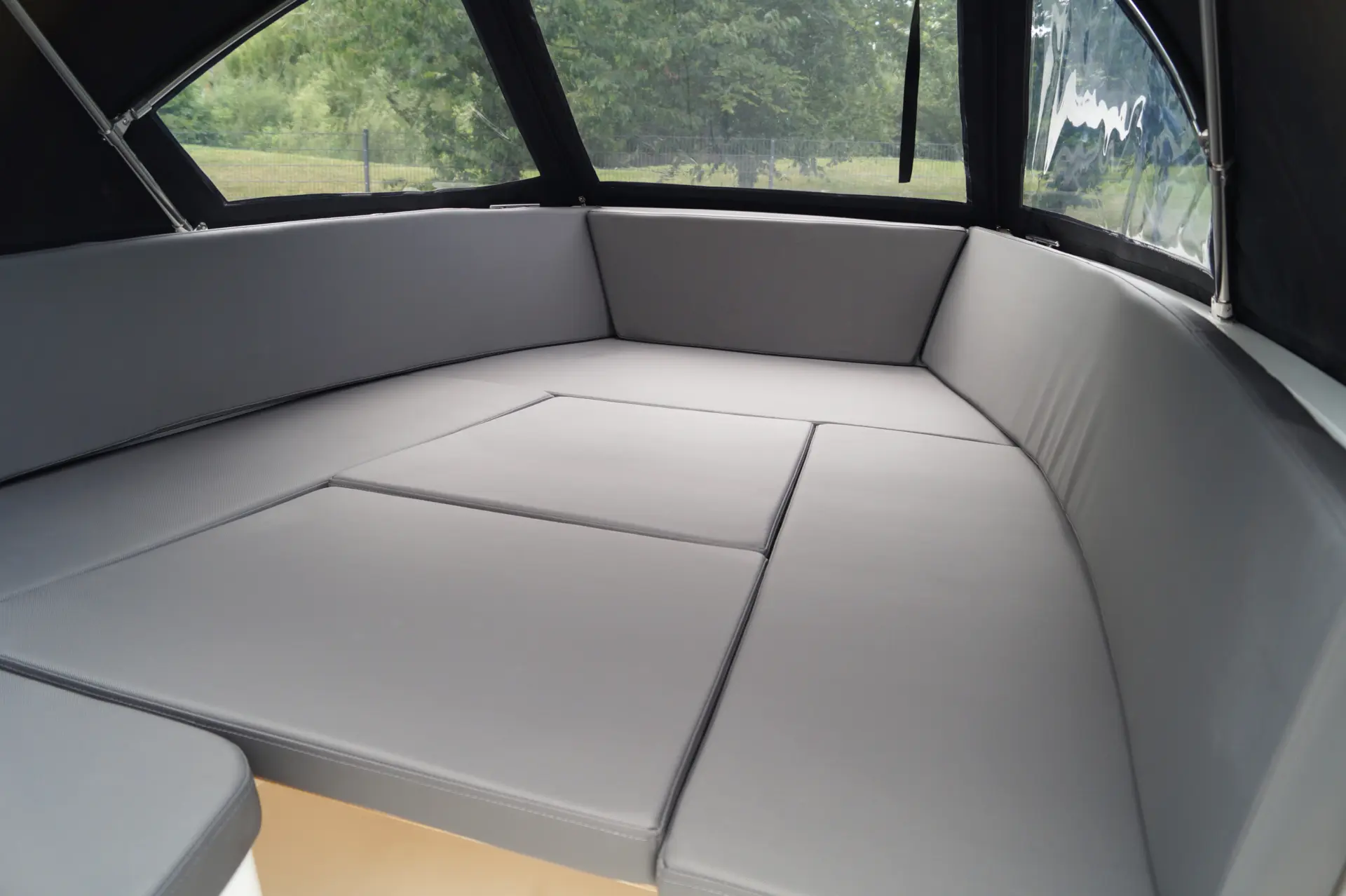 Viel Platz zum Entspannen auf hochwertigem Diamante-Polster