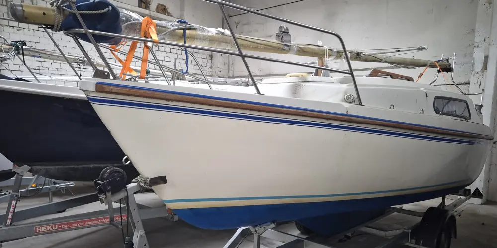 Gebrauchte Neptun 20 mit Hubdach auf einem Bootstrailer