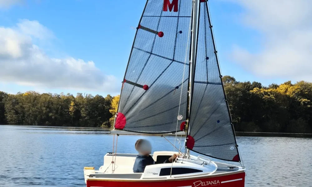 deltania_mini_segelboot_rot_1