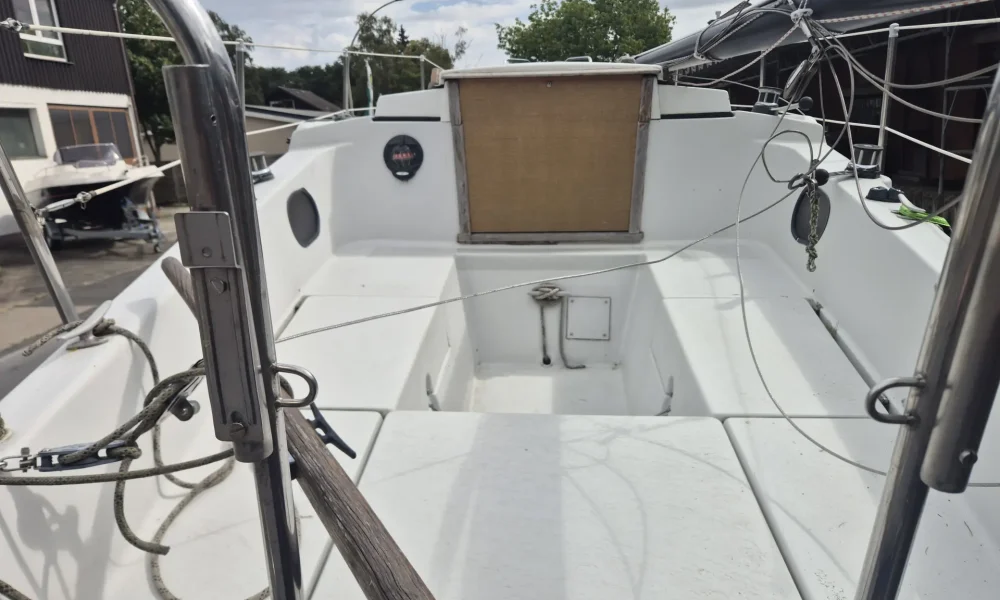 Neptun 22 Segelboot Plicht mit Hubdach und Rollreffanlage kaufen