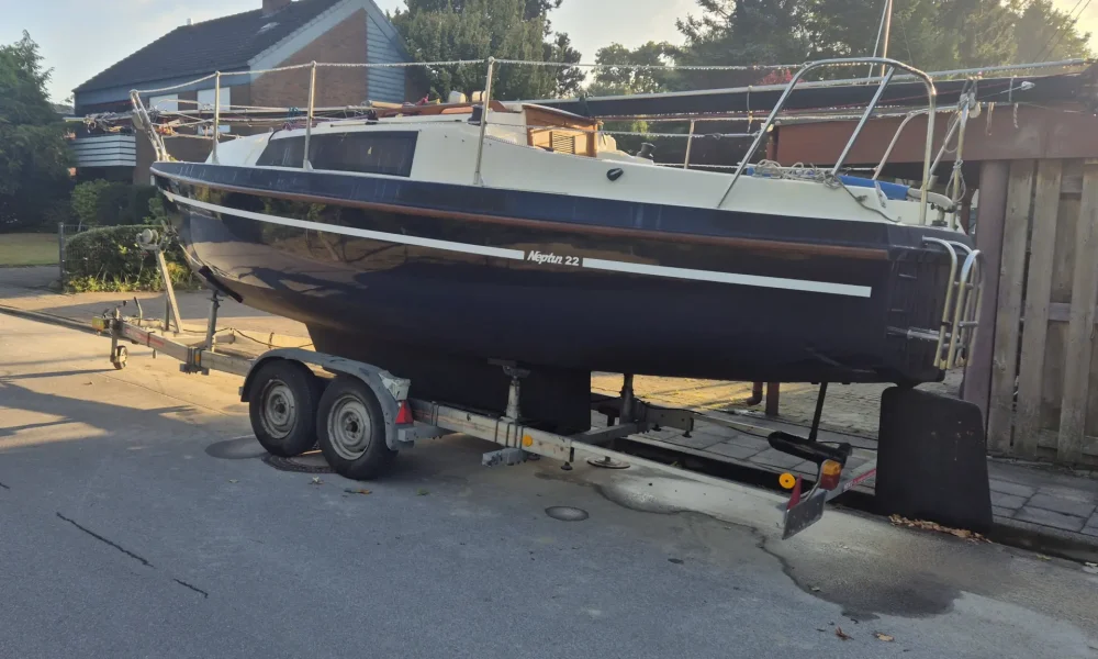 Neptun 22 Segelboot kaufen – Kielschwerter mit Hubdach und Trailer, Baujahr 1991