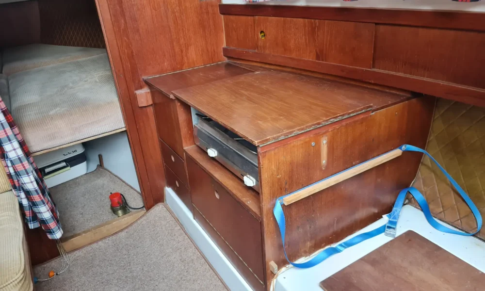 segelboot-neptun-22-pantry-kocher